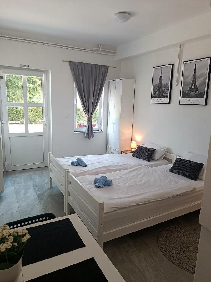 Studio Apartman Brletic Tounj Exterior photo